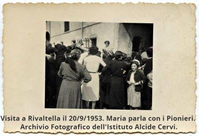 2.Visita a Rivaltella, il giorno 20 settembre 1953_Maria parla ai piccoli pionieri.